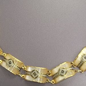 Elegant Gold and Cream Necklace